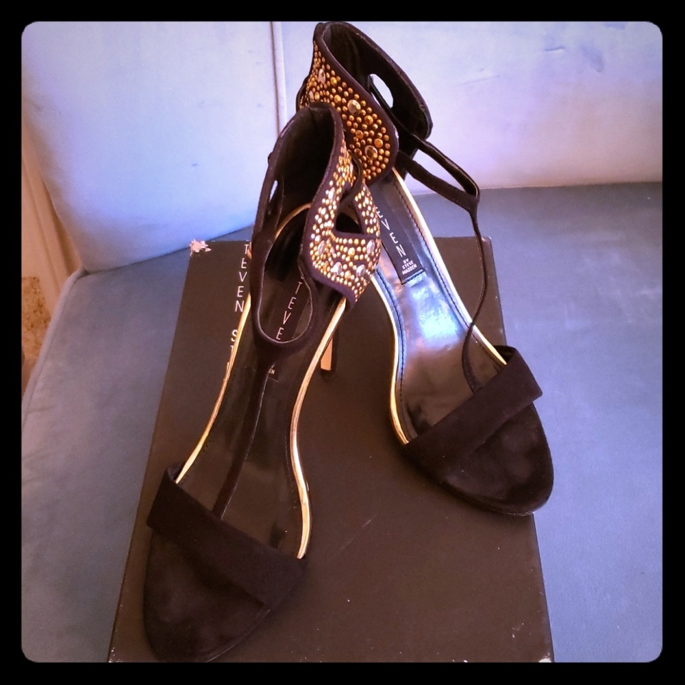 Steve Madden Blk &  Gold heel sandals